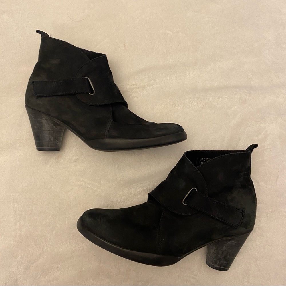 ARCHE Suede Velcro Block Heel Ankle Bootie